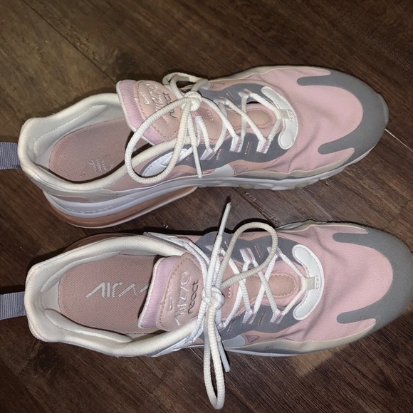 womens nike air max react! - Picture 4 of 8